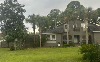 Photo of Tiffany B.'s yard after getting lawn care in Destin, FL