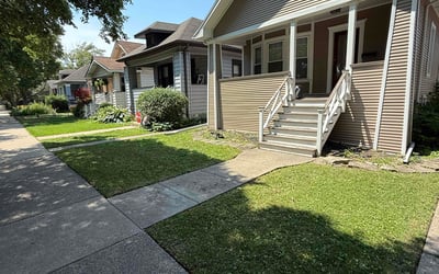 Photo of Starr S.'s yard after getting lawn care in Oak Park, IL