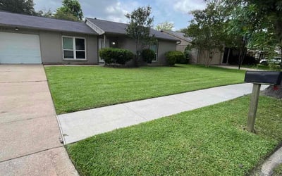Photo of Ruben N.'s yard after getting lawn care in Richmond, TX