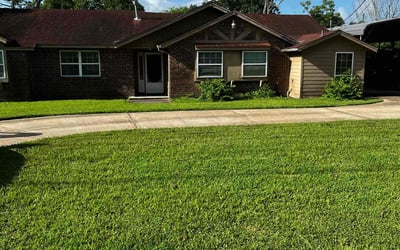 Photo of &quot;Jamie W.'s yard after getting lawn care in Maple Valley, WA