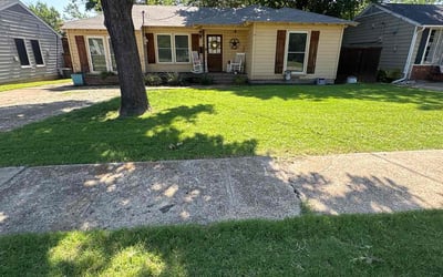 Photo of Laura H.'s yard after getting lawn care in Kent, WA