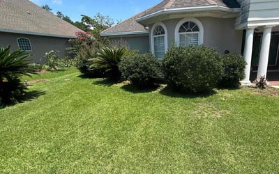Photo of Crystal B.'s yard after getting lawn care in Fort Walton Beach, FL