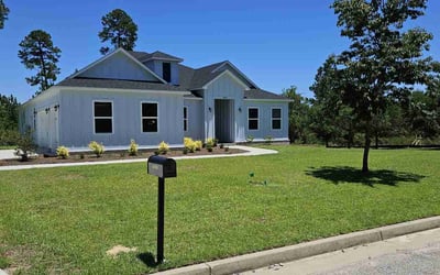 Photo of Elizabeth L.'s yard after getting lawn care in Orange Beach, AL