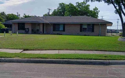 Photo of Vickie O.'s yard after getting lawn care in Lytle, TX