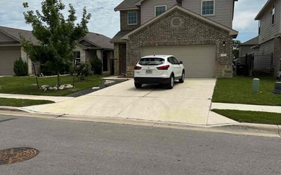 Photo of William R.'s yard after getting lawn care in Alvin, TX