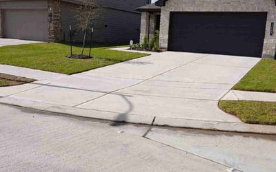 Photo of Regina S.'s yard after getting lawn care in Houston, TX