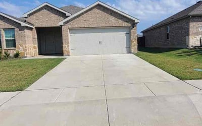 Photo of Lisa M.'s yard after getting lawn care in Aubrey, TX