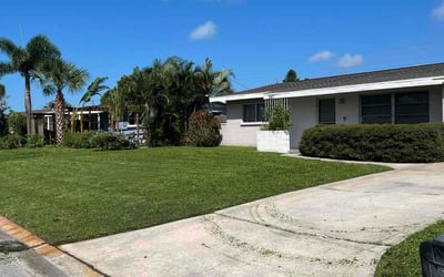 Photo of Carrie E.'s yard after getting tree care in Venice, FL