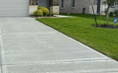 Photo of Briana S.'s yard after getting lawn care in Conroe, TX
