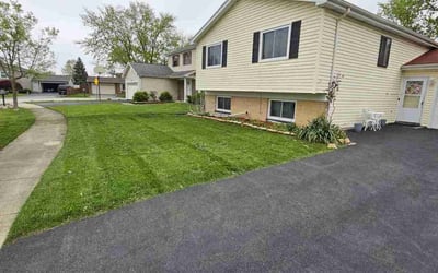 Photo of Karla B.'s yard after getting lawn care in Oak Park, IL