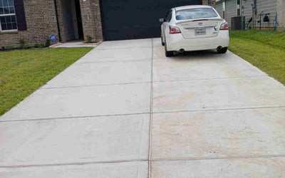 Photo of Julie P.'s yard after getting lawn care in Pembroke Pines, FL