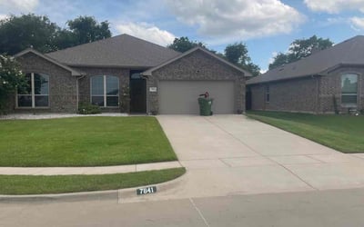 Photo of Lessie H.'s yard after getting lawn care in Deland, FL