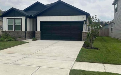 Photo of Max Y.'s yard after getting lawn care in Cypress, TX