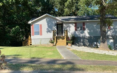 Photo of Nora M.'s yard after getting lawn care in Center Point, AL