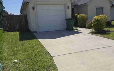 Photo of Donneshia W.'s yard after getting lawn care in Edinburg, TX
