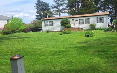 Photo of Linda B.'s yard after getting lawn care in Smithfield, VA