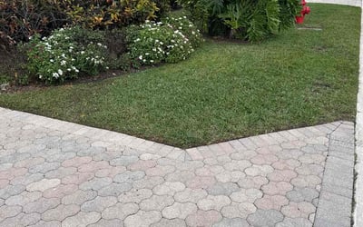 Photo of Kris H.'s yard after getting lawn care in Wellington, FL