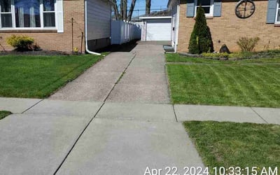 Photo of Linna G.'s yard after getting lawn care in Bolingbrook, IL