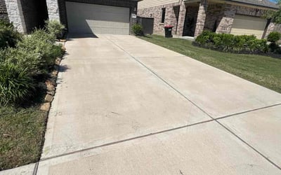 Photo of Marie H.'s yard after getting lawn care in Wasco, CA