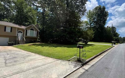 Photo of Genaro B.'s yard after getting lawn care in Miami, FL