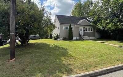 Photo of Linda R.'s yard after getting lawn care in Edison, NJ