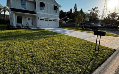 Photo of Paz R.'s yard after getting lawn care in Jacksonville Beach, FL