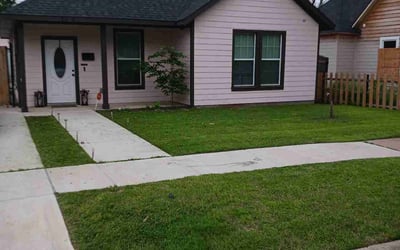 Photo of Dee-Anne B.'s yard after getting lawn care in Pinellas Park, FL