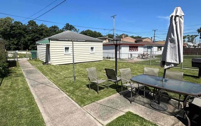 Photo of Linda V.'s yard after getting lawn care in Berwyn, IL