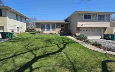 Photo of April S.'s yard after getting lawn care in Lombard, IL