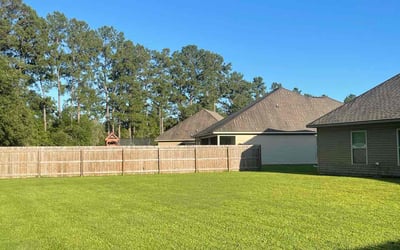 Photo of Sharon w.'s yard after getting lawn care in Gulf Shores, AL