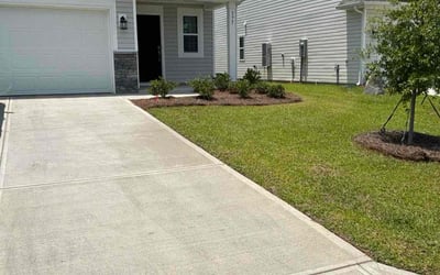 Photo of Justin C.'s yard after getting lawn care in Newark, NJ
