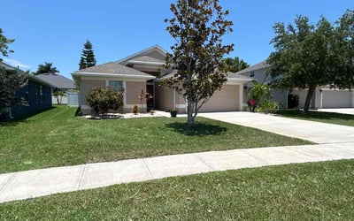 Photo of Kim K.'s yard after getting lawn care in Cocoa Beach, FL