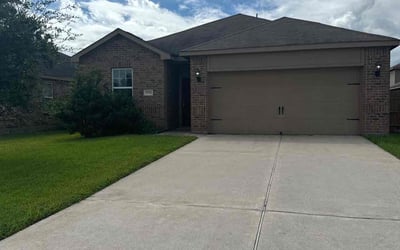 Photo of Twaambo S.'s yard after getting lawn care in Odenton, MD