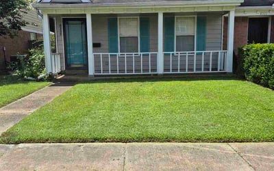 Photo of Jennifer H.'s yard after getting lawn care in Des Moines, IA