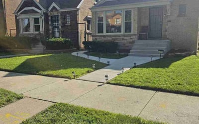 Photo of Dawna B.'s yard after getting lawn care in Chicago, IL