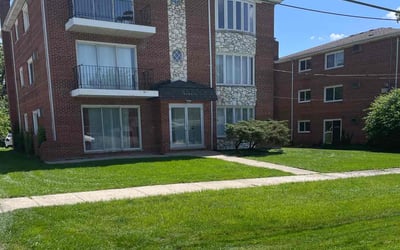Photo of Joe N.'s yard after getting lawn care in Oak Forest, IL