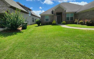 Photo of Shio H.'s yard after getting lawn care in Columbia City, IN