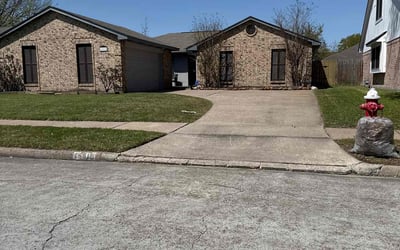Photo of Luz M.'s yard after getting lawn care in Dayton, TX