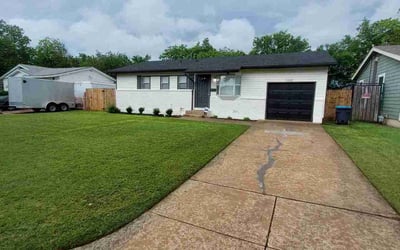 Photo of Kelly G.'s yard after getting lawn care in Fort Worth, TX