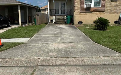 Photo of Mrs Dee W.'s yard after getting lawn care in Marrero, LA