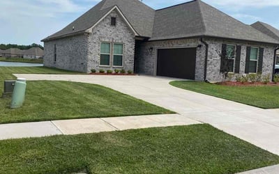 Photo of Famia T.'s yard after getting lawn care in Gonzales, LA