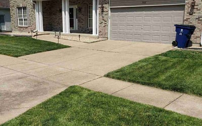 Photo of Alvin W.'s yard after getting lawn care in Bellefontaine Neighbors, MO