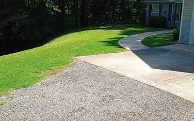 Photo of Lori W.'s yard after getting lawn care in Tuscaloosa, AL