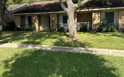 Photo of Lisa G.'s yard after getting lawn care in Missouri City, TX