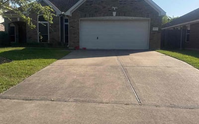 Photo of Luay A.'s yard after getting lawn care in League City, TX