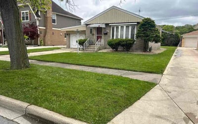 Photo of Jennifer G.'s yard after getting lawn care in La Grange Park, IL