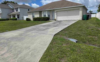 Photo of Elizabeth F.'s yard after getting lawn care in Darien, IL
