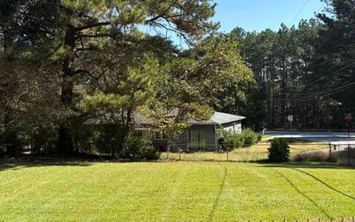Photo of L D.'s yard after getting lawn care in Union City, GA