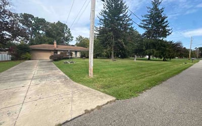 Photo of Carter D.'s yard after getting lawn care in Evanston, IL