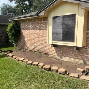 Flower Bed Weeding by LSLTDallas/FortWorthTruGreen reviewed on October 23, 2024